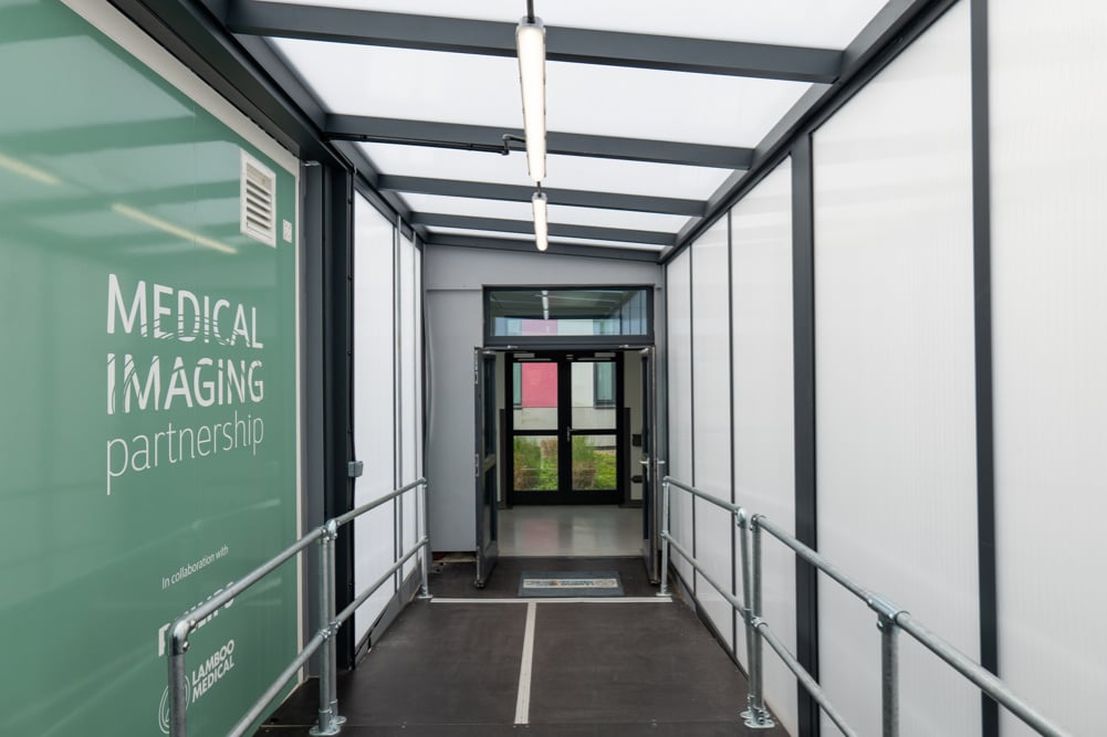 Spaceshade enclosed walkway for MRI scanner - Kings Mill hospital (6)